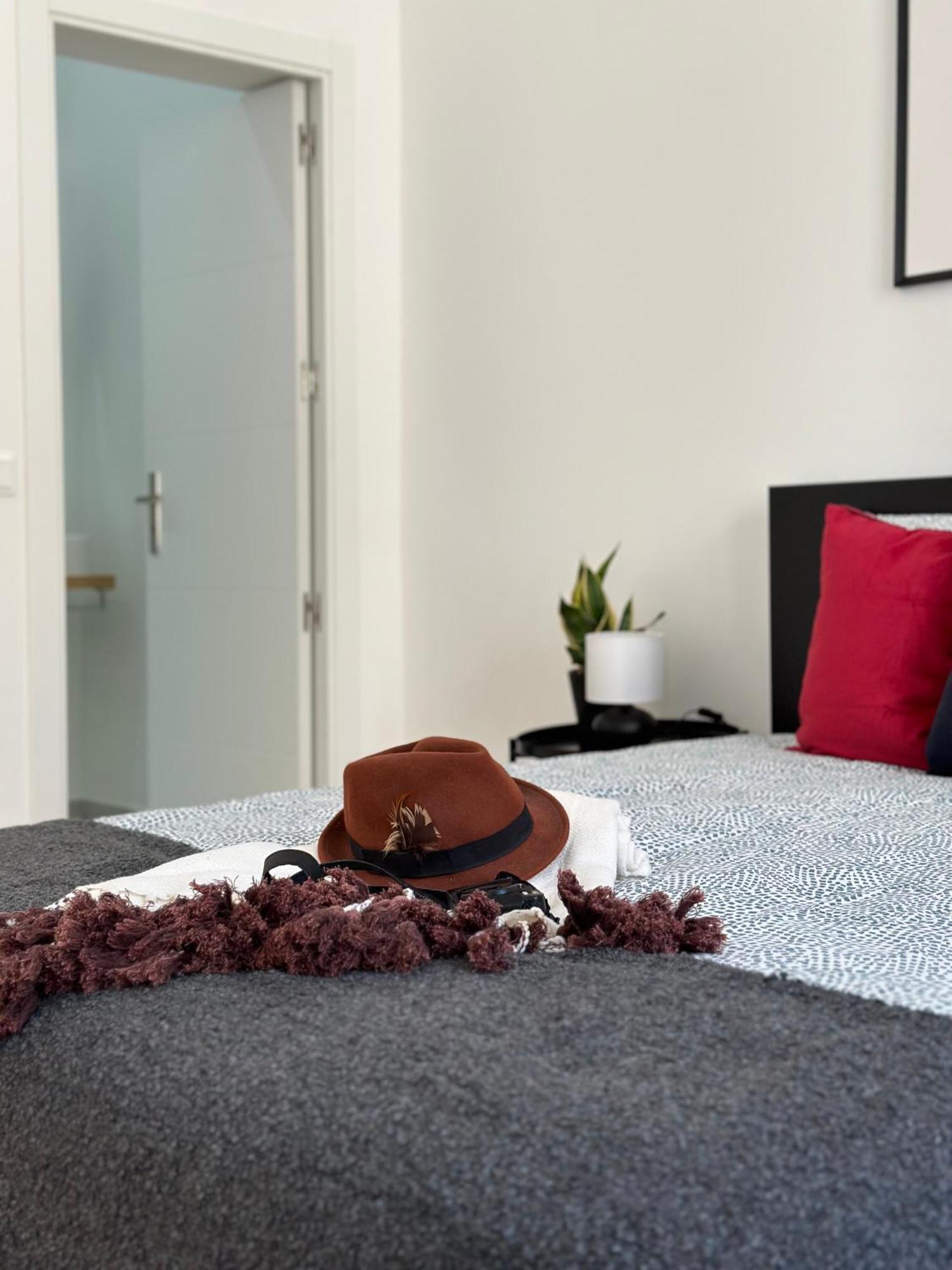 Baixa Chiado Bedrooms Lisbona Esterno foto